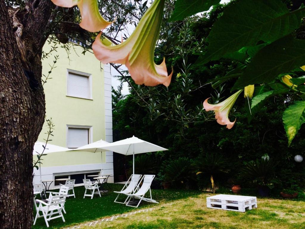Ascoli Bonjour B&B & Apartments Parcheggio Privato & Giardino Ascoli Piceno Buitenkant foto