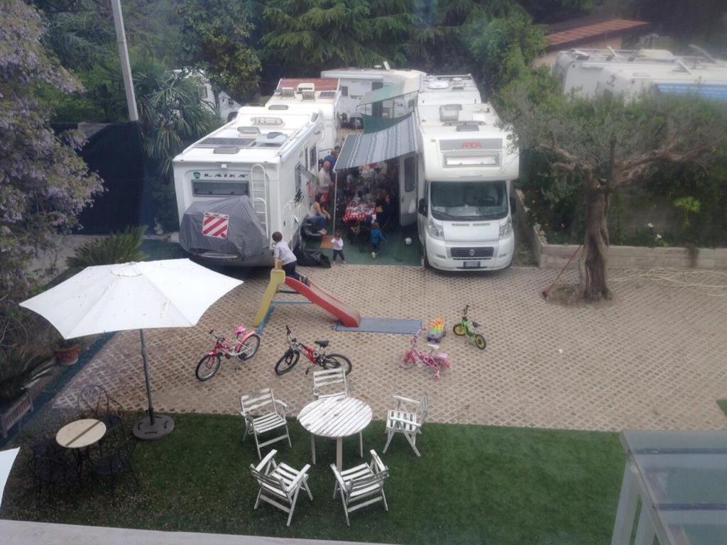 Ascoli Bonjour B&B & Apartments Parcheggio Privato & Giardino Ascoli Piceno Buitenkant foto