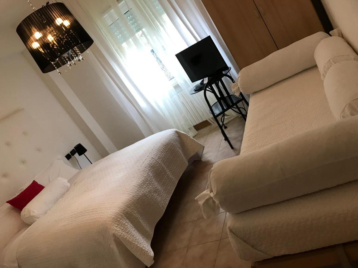 Ascoli Bonjour B&B & Apartments Parcheggio Privato & Giardino Ascoli Piceno Buitenkant foto